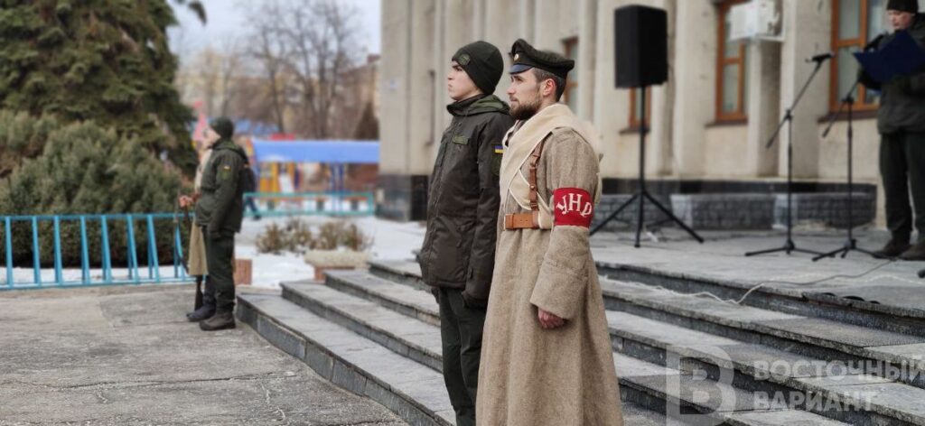В Славянске ко Дню Соборности Украины создали цепь единения