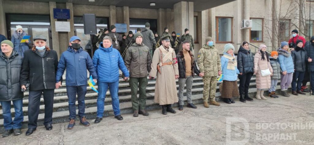 В Славянске ко Дню Соборности Украины создали цепь единения