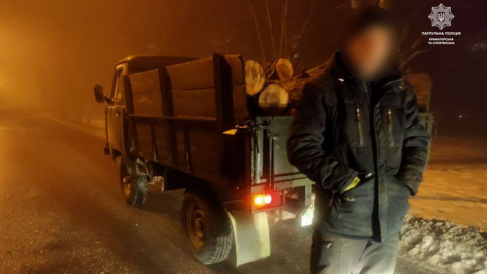 У Краматорську правоохоронці виявили деревину без документів у кузові автомобіля