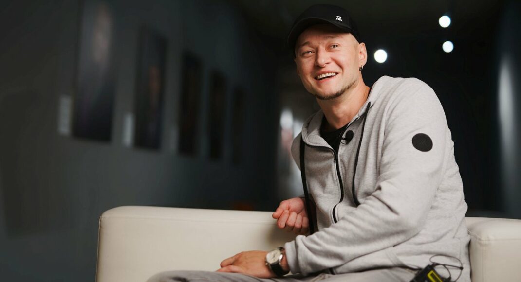 Лідер гурту "Бумбокс" виступив на мітингу за Україну у Маріуполі: відео