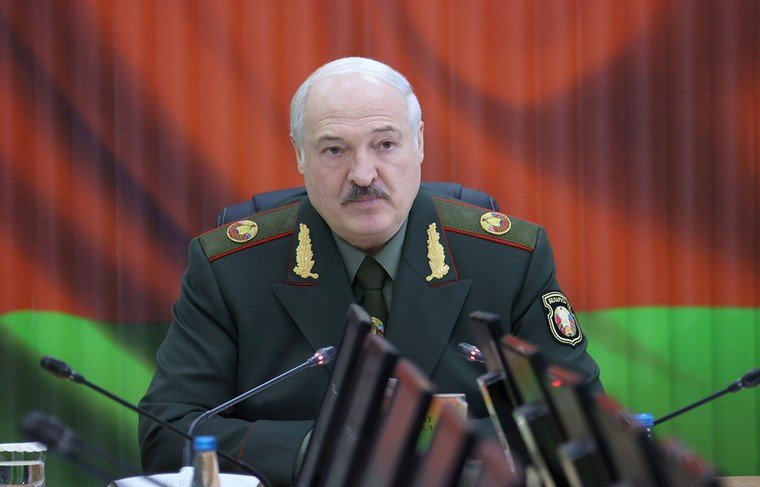 Лукашенко виступив із загрозою "військової відповіді" Україні у разі наступу на Донбас