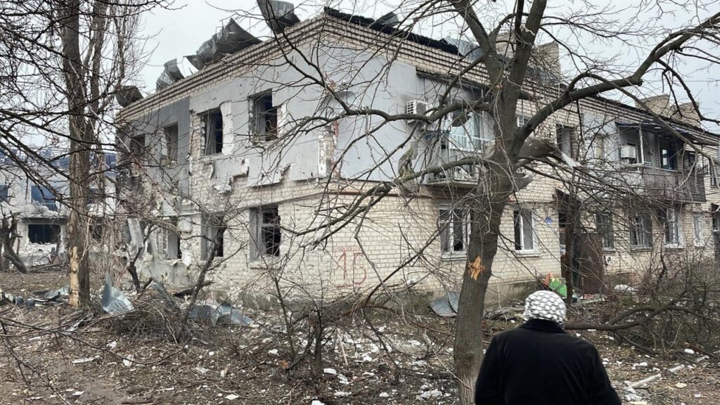 Гайдай показал последствия российского вторжения на Луганщине: разрушенные дома, детский сад и жертвы (фото)
