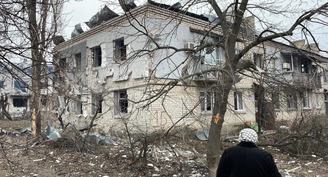 Російські війська продовжують найсильніші обстріли Золотого, Щастя і Новотошківського