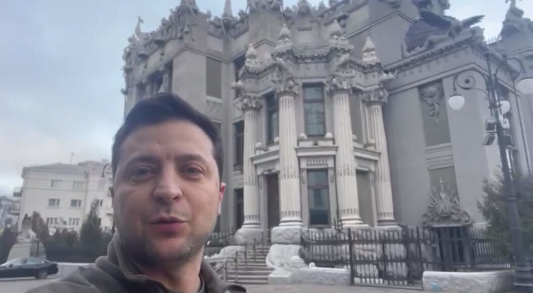 "Я тут, жодної зброї ми не складемо": Зеленський зруйнував ще один фейк окупантів