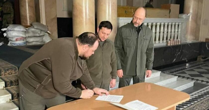 Зеленский подписал заявку на членство Украины в ЕС
