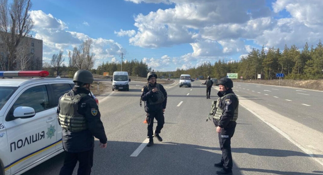 Поліція Луганщини перекрила автодороги на Щастя
