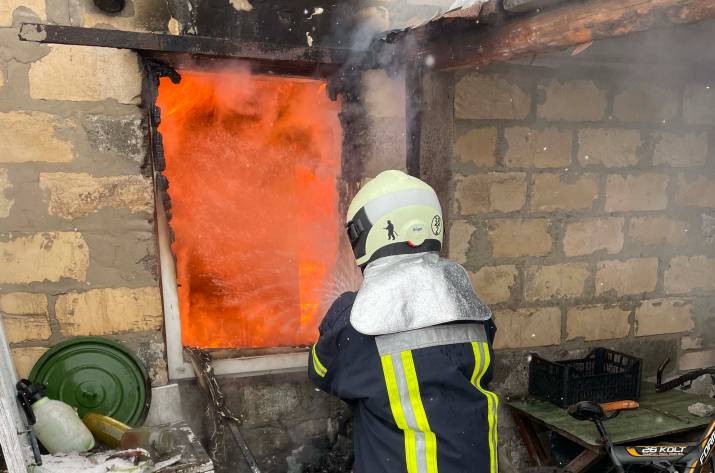 В Северодонецком районе горел жилой дом