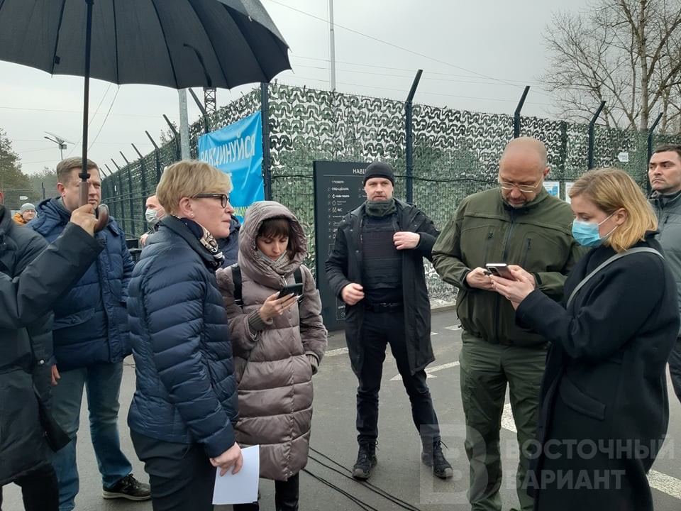 визит международной делегации на КПВВ Счастье