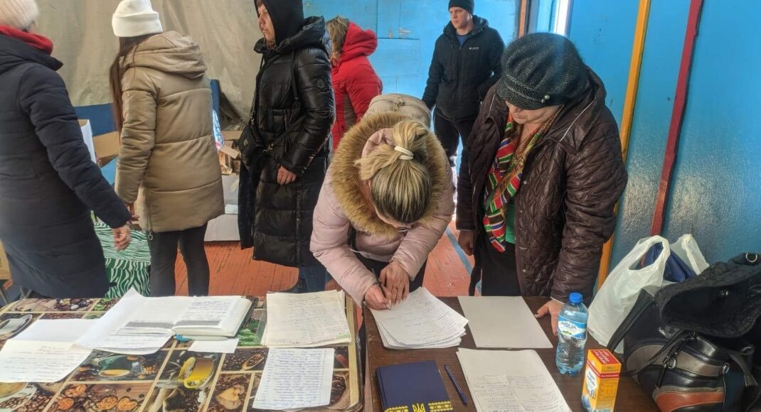 Сегодня из Кременной эвакуировали 109 человек: как попасть на эвакуацию (телефон)
