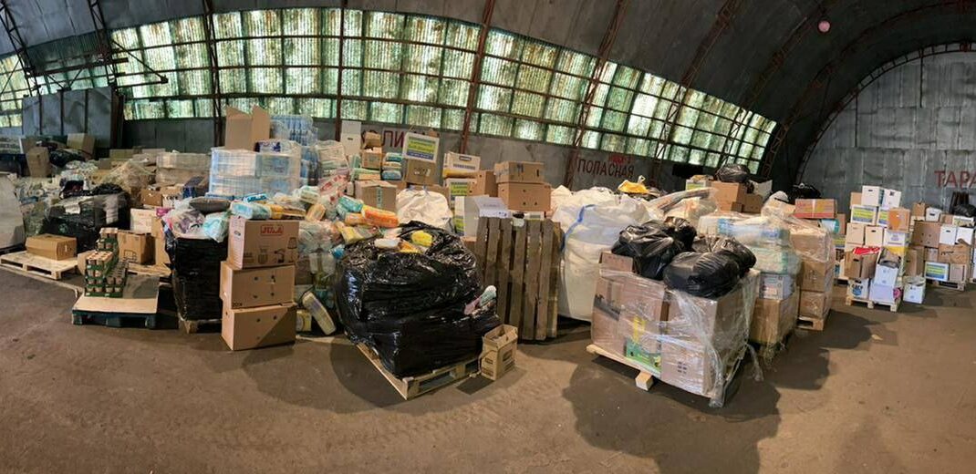 На Луганщині розвантажують гуманітарні вагони та очікують ще партію допомоги