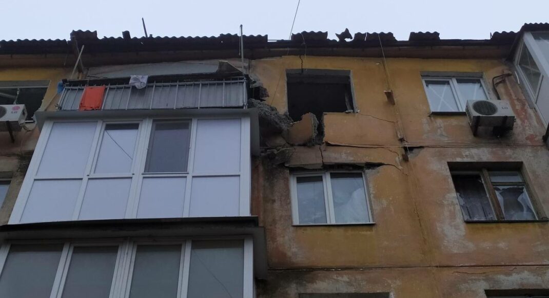 Маріуполь бомблять вже 14 годин поспіль - поранено 42 людини