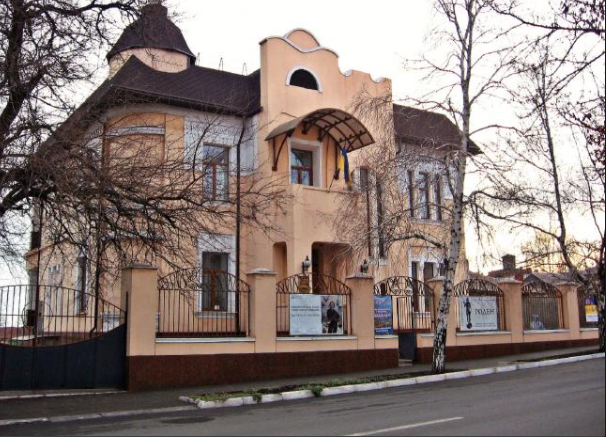 У Маріуполі рашисти знищили будівлю Художнього музею імені Архипа Куїнджі