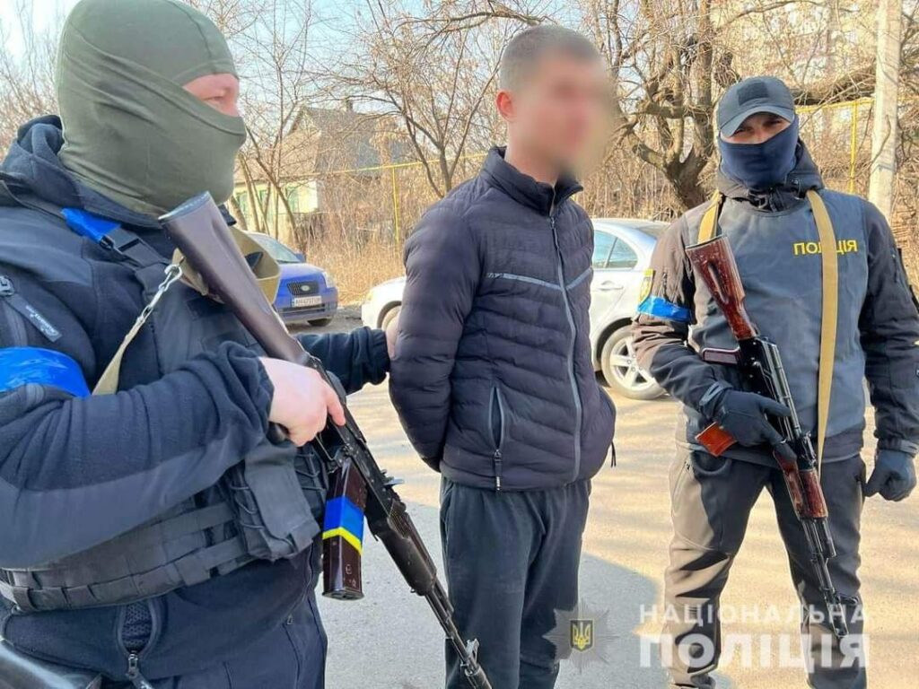 На Донетчине мошенник из Покровска обещал вывозить людей из Мариуполя: брал деньги и не выходил на связь