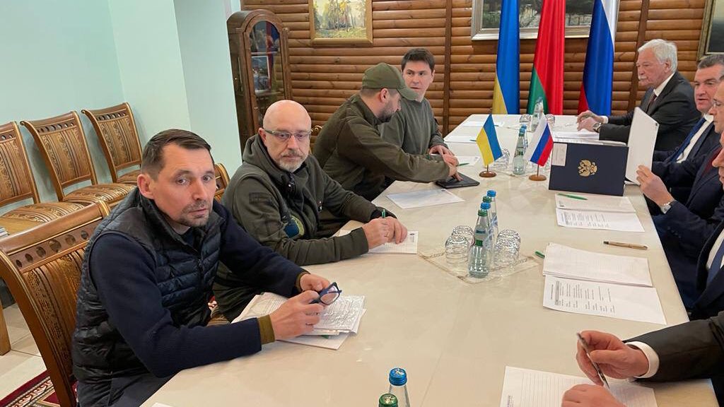 Начался второй раунд переговоров с РФ: Подоляк назвал требования Украины (видео)