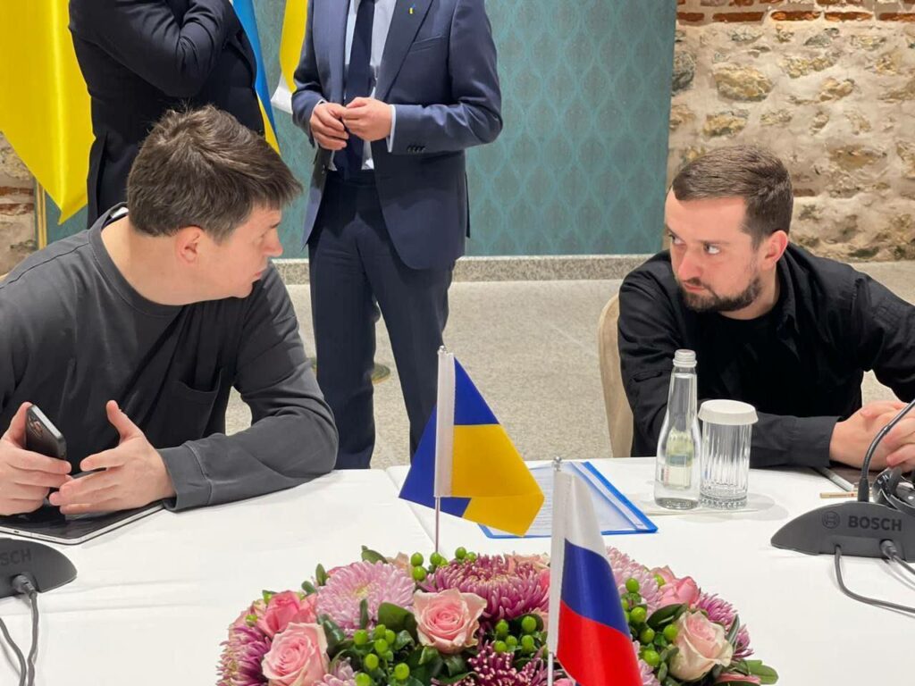 Начались украино-российские переговоры в Турции
