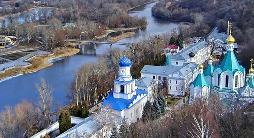 Волонтерський штаб у Святогірську. Як жителі розв'язують проблему з ліками