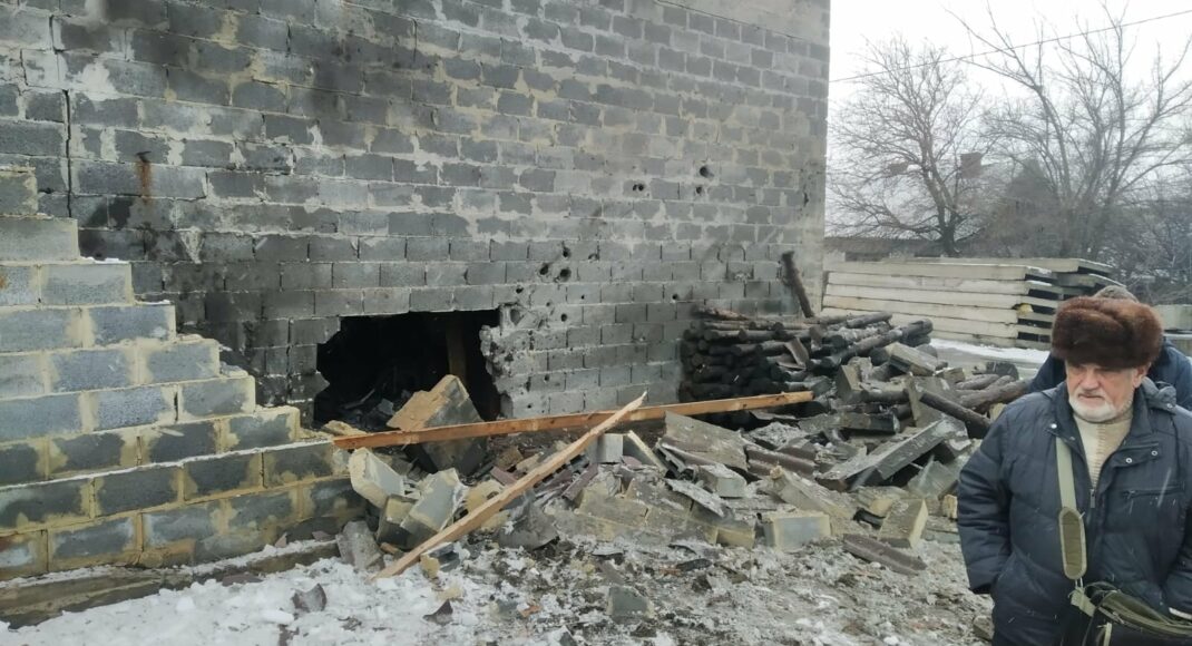 Обстріли, бої та облога міст: як пройшла ніч на Донеччині
