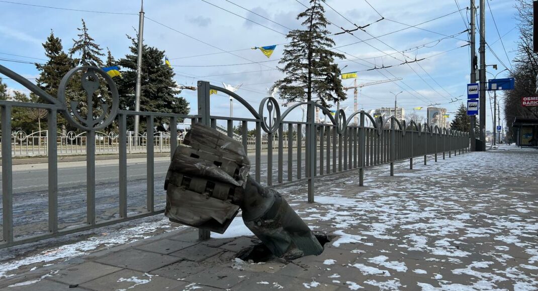 Рашисти в Маріуполі знову бомбили місця укриття жителів міста