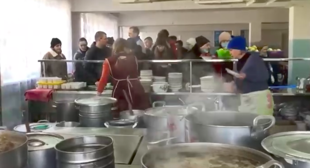 У Бердянську організовані центри допомоги врятованим маріупольцям