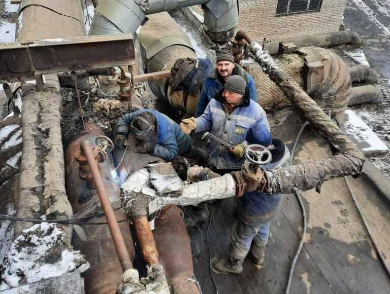 В Краматорске устраняют последствия ракетного удара по городу