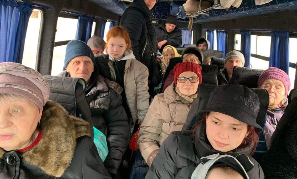 За сьогодні з Луганської області вдалося евакуювати більше тисячі осіб, - Гайдай