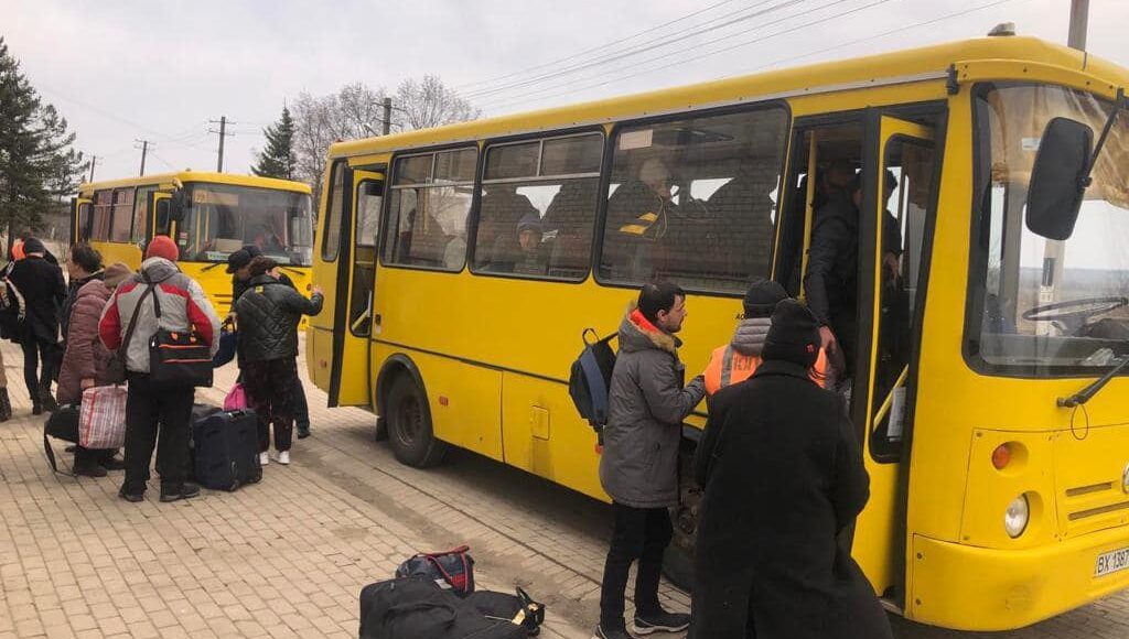 На Луганщине идет эвакуация: вывезли еще 400 человек