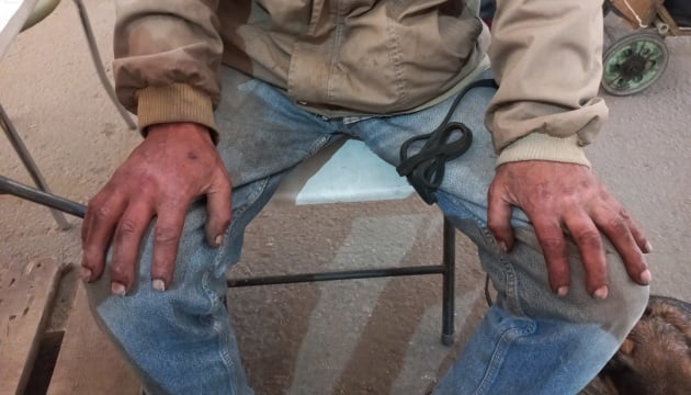 Житель Маріуполя п'ять днів із собакою діставався пішки до Запоріжжя