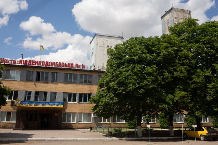 На Донеччині в зоні активних бойових дій, знеструмлена шахта Південнодонбаська-1: є загроза затоплення
