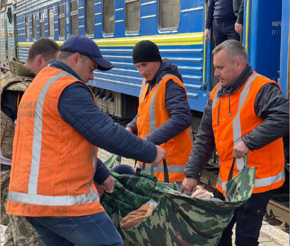 Сьогодні евакуаційним рейсом до Чопа вирушили 339 жителів Донеччини, 150 - людей з інвалідністю