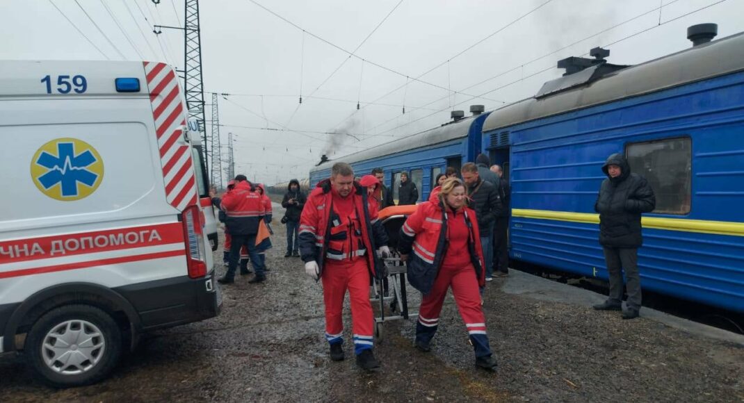 Потягами зі Слов'янська та Бахмута до Львова доставили 48 поранених українців, які постраждали від обстрілів рф
