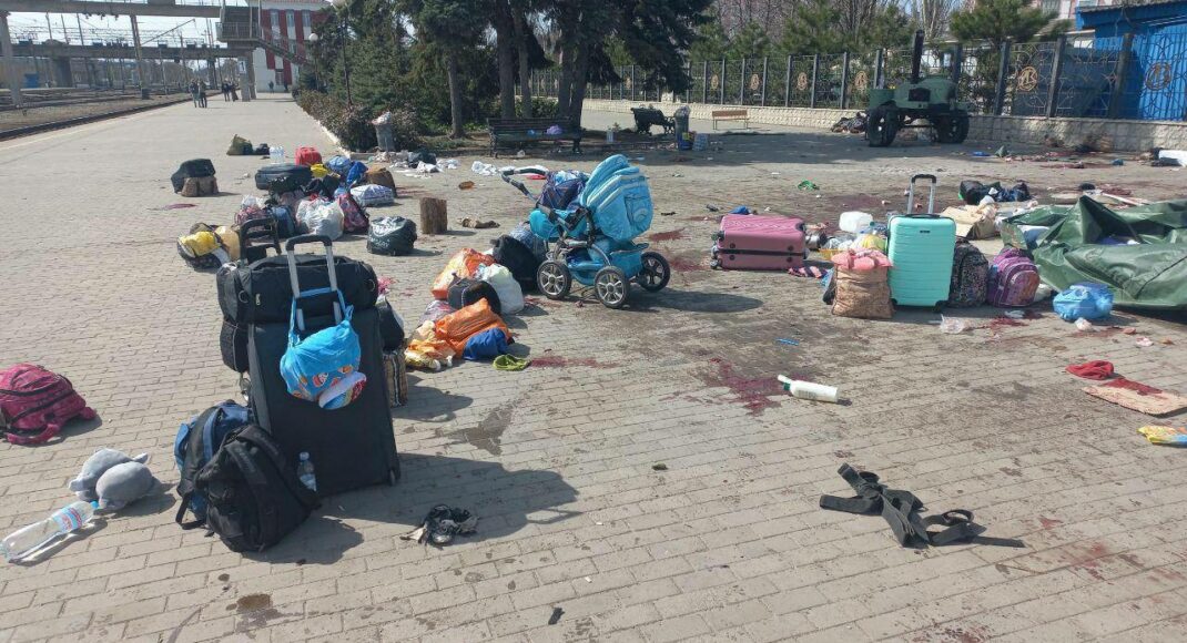 Кількість дітей, загиблих в результаті обстрілу залізничного вокзалу в Краматорську збільшилася до семи: у лікарні померло ще 2 дитини