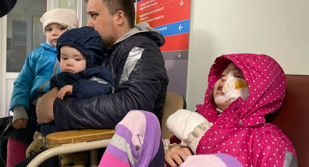 У Львів привезли сім'ї з Донеччини і поранених дітей зі сходу України (фото)