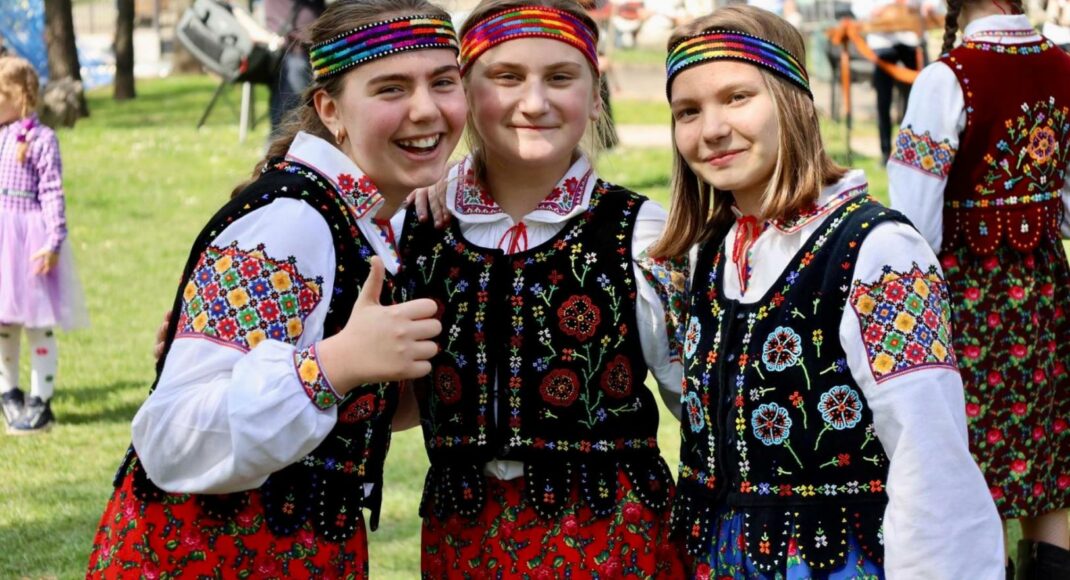 Діти переселенців взяли участь у традиційних українських великодніх заходах у Львові (фото)