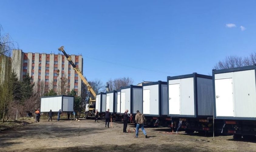 Розпочався монтаж модульного житла у Львові для переселенців (відео)