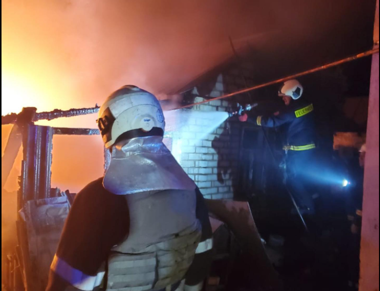 В Северодонецке спасатели деблокировали пострадавшего из-под завалов в результате обстрела рашистов
