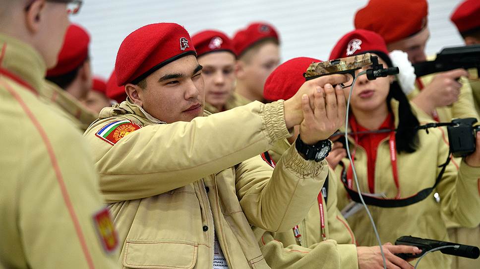 росія мобілізує підлітків з "Юнармії" для війни проти України, - Денісова