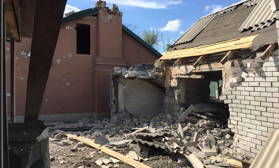 В селе на Донетчине рашисты обстрелами разбили 27 домов