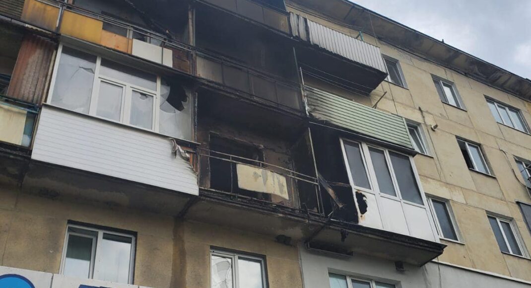 Окупанти проводять штурмові дії по всі Луганській області, знищуючи будинки, обстрілу зазнав нафтозавод