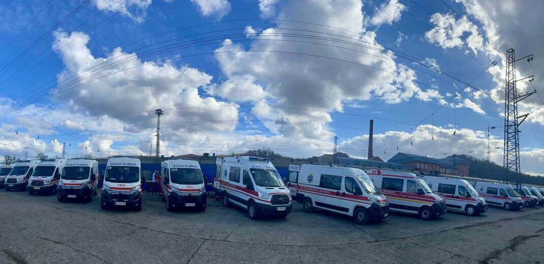 Сьогодні зі Слов'янська та Бахмута до Львова евакуювали 48 українців, які постраждали від бойових дій