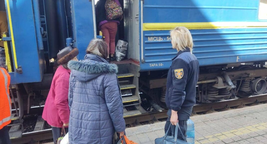 Лиман та Покровський район: на Донеччині із зони бойових дій евакуювали 63 людини за минулу добу