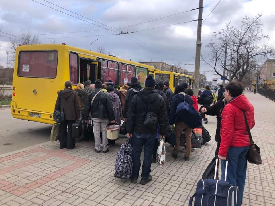эвакуация с Луганщины продолжается