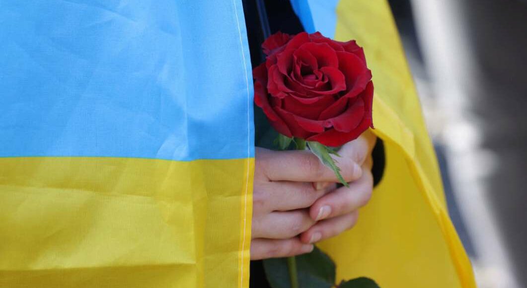 Из питомника Покровска розы мира Донетчины отправили в Бучу и другие города Украины, где нашли приют переселенцы (видео)
