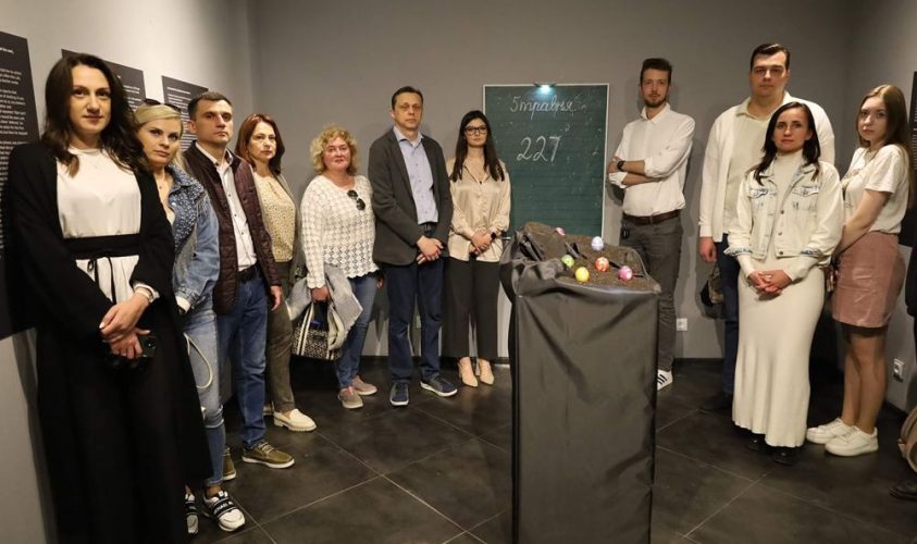 Колекція писанок, які намалювали евакуйовані діти-переселенці у Львові, подорожуватиме світом
