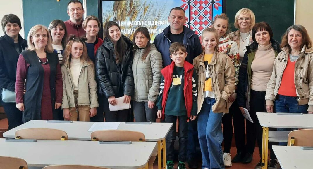 Курси української мови та допомога переселенцям: учебные заведения Львощины помогают во время войны