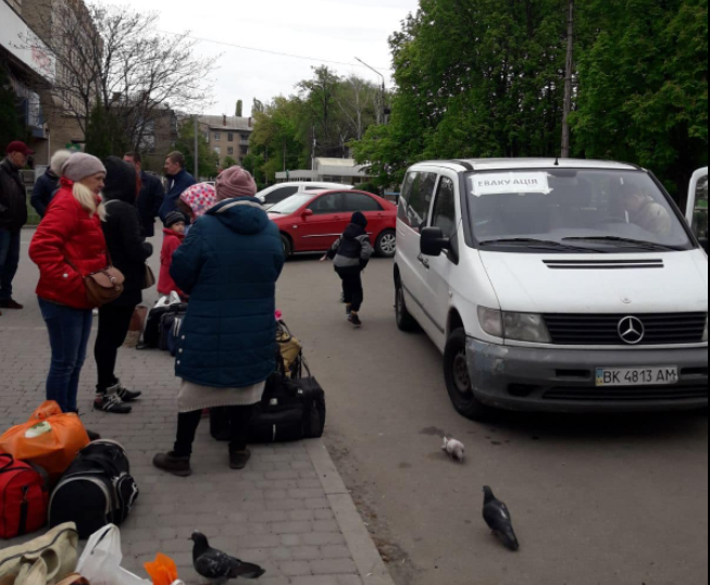 Сьогодні людей зі Слов'янська евакуюють до Рівного та Дніпра