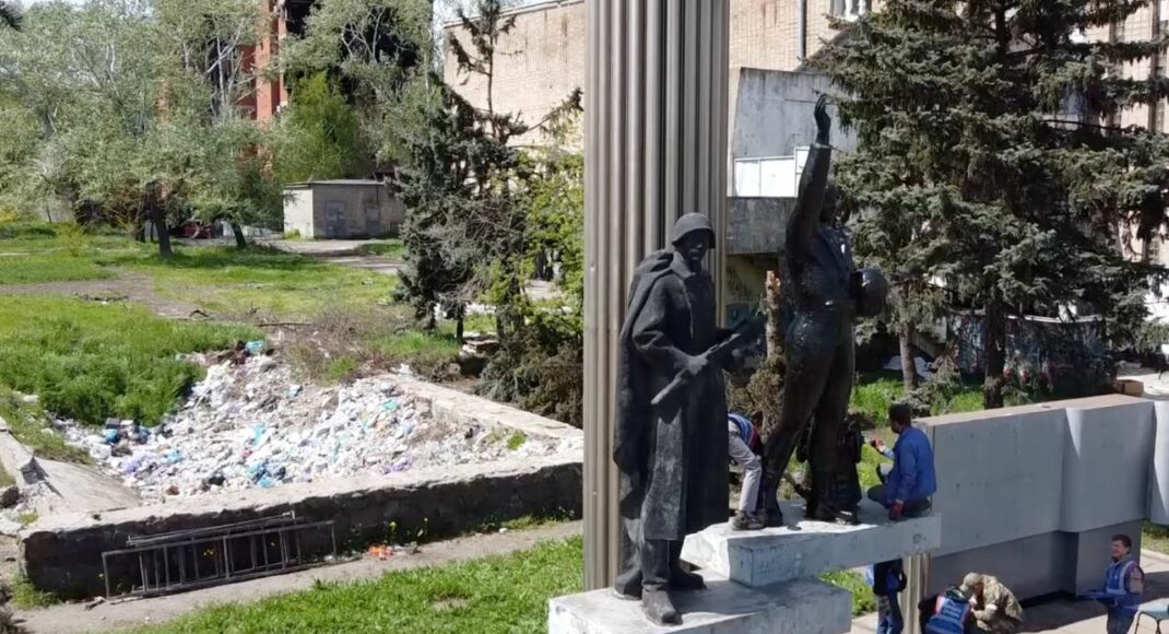 У зруйнованому Маріуполі окупанти активно готуються до 9 травня, - Андрющенко