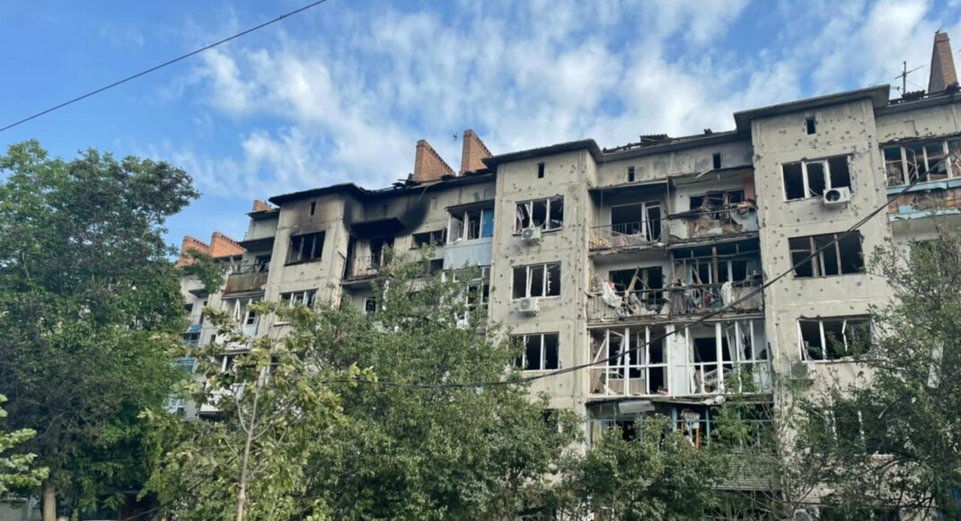 Российские захватчики нанесли ракетный удар по Славянску: есть погибшие и раненые (фото)