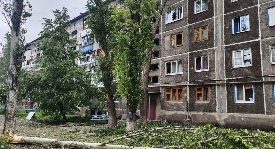 В результате обстрелов рашистами погибло 6 жителей Донетчины, разрушено 74 здания