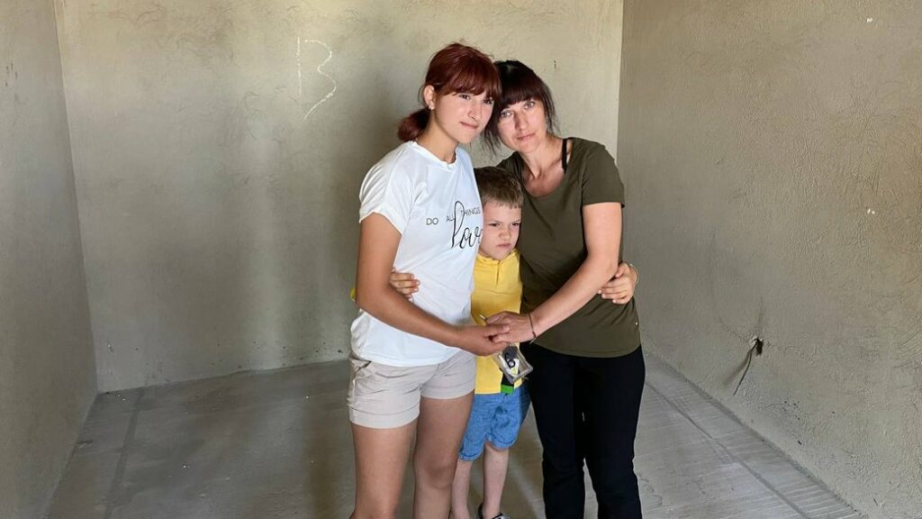 На Виннитчине семье погибшего бойца батальона "Азов" вручили ключи от квартиры (видео)