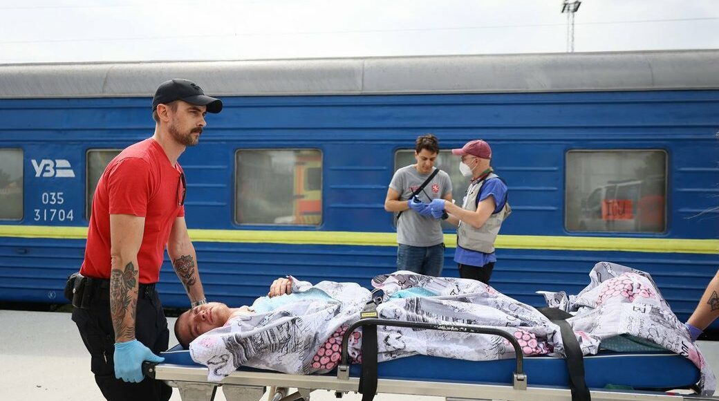 Во Львов продолжают эвакуировать раненых переселенцев